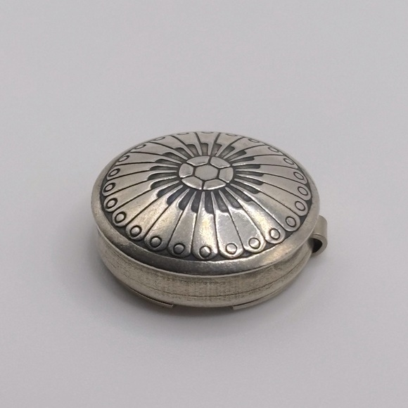 Native America Silver Button Set(6) - Picture 5 of 7